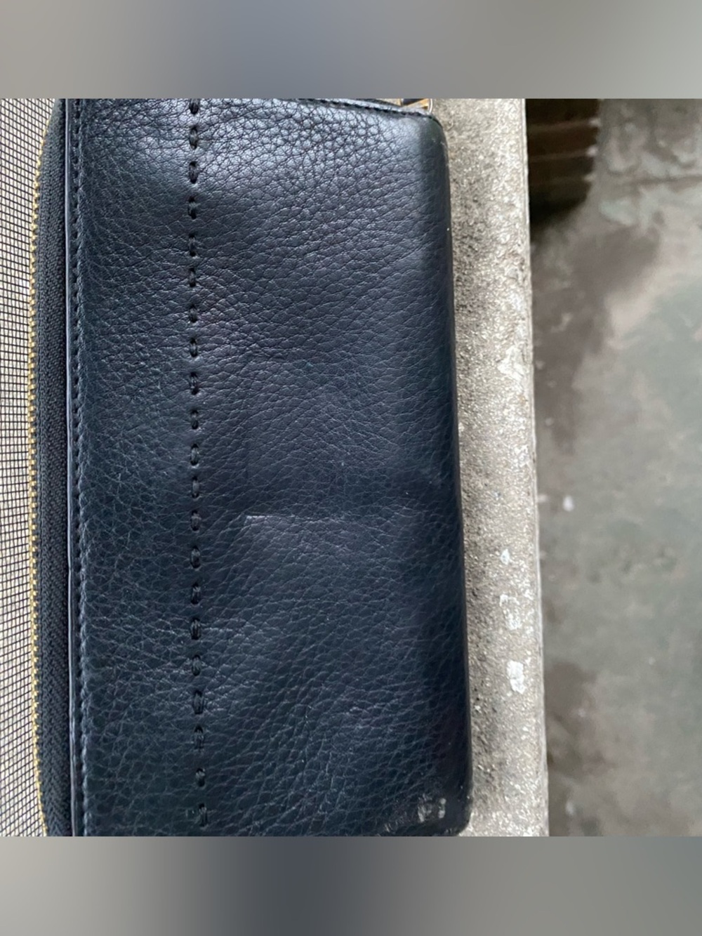 Tory Burch Black Gold Pebbled Leather Zip Wallet - Picture 2 of 6